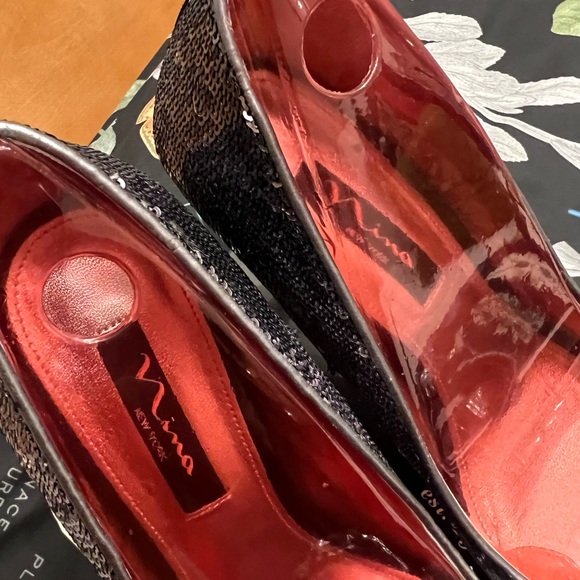 Last Chance!! PERFECT EVENING SHOE! Nina New York Pewter/Black heels, Sz 10 - Picture 5 of 6